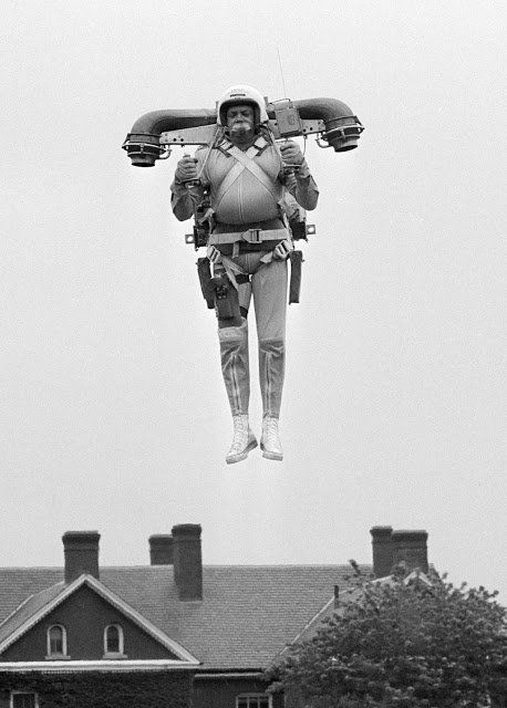 PhysInHistory's tweet image. Robert Courter was a test pilot for Bell Aerosystems, a company that developed the first jetpack, or rocket belt, in the 1960s. Courter was one of the few people who could operate the jetpack, which was very difficult and dangerous to use. He performed many demonstrations of the…