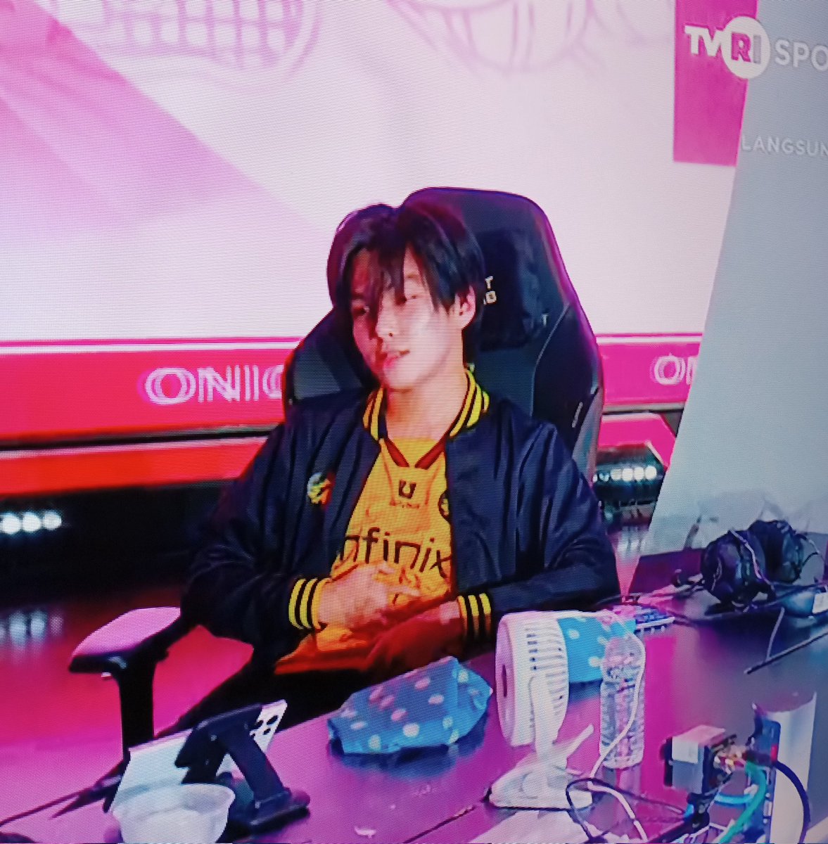 abbenGaro's tweet photo. ngeri kieu si ganteng, split push ling. EPIC COMEBACK!! #ONIC #KAIRI https://t.co/68V3VwPB5K