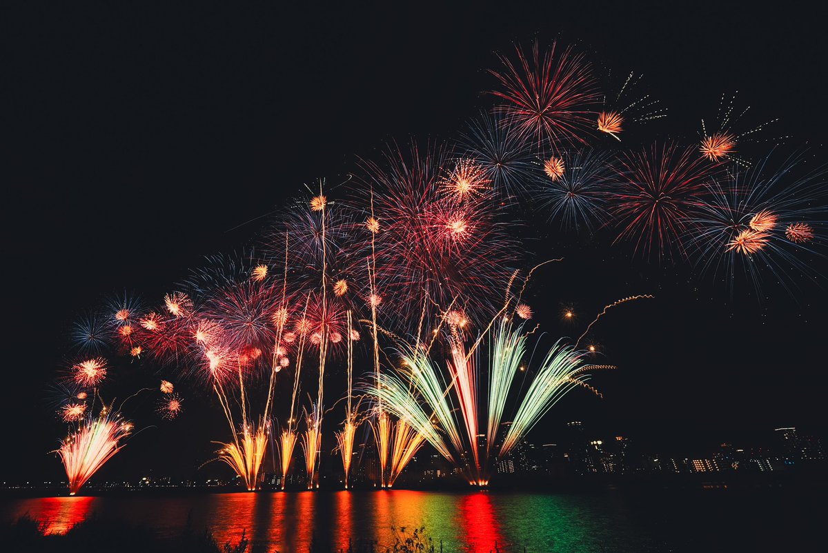 ilkoallexandrof's tweet photo. なにわ淀川花火大会の写真4枚アップしまーす❗️撮り方の動画見たい人いるかな❓もし7人ぐらい見たい人いれば、来週アップしまーす❗️

綺麗と思ったらぜひいいねとRTしてくれたらめっちゃ嬉しいでーす❗️

カメラ: Sony A7IV
レンズ: Sigma 14mm f/1.4

イェーイ❗️ https://t.co/NrjAV7ij3d
