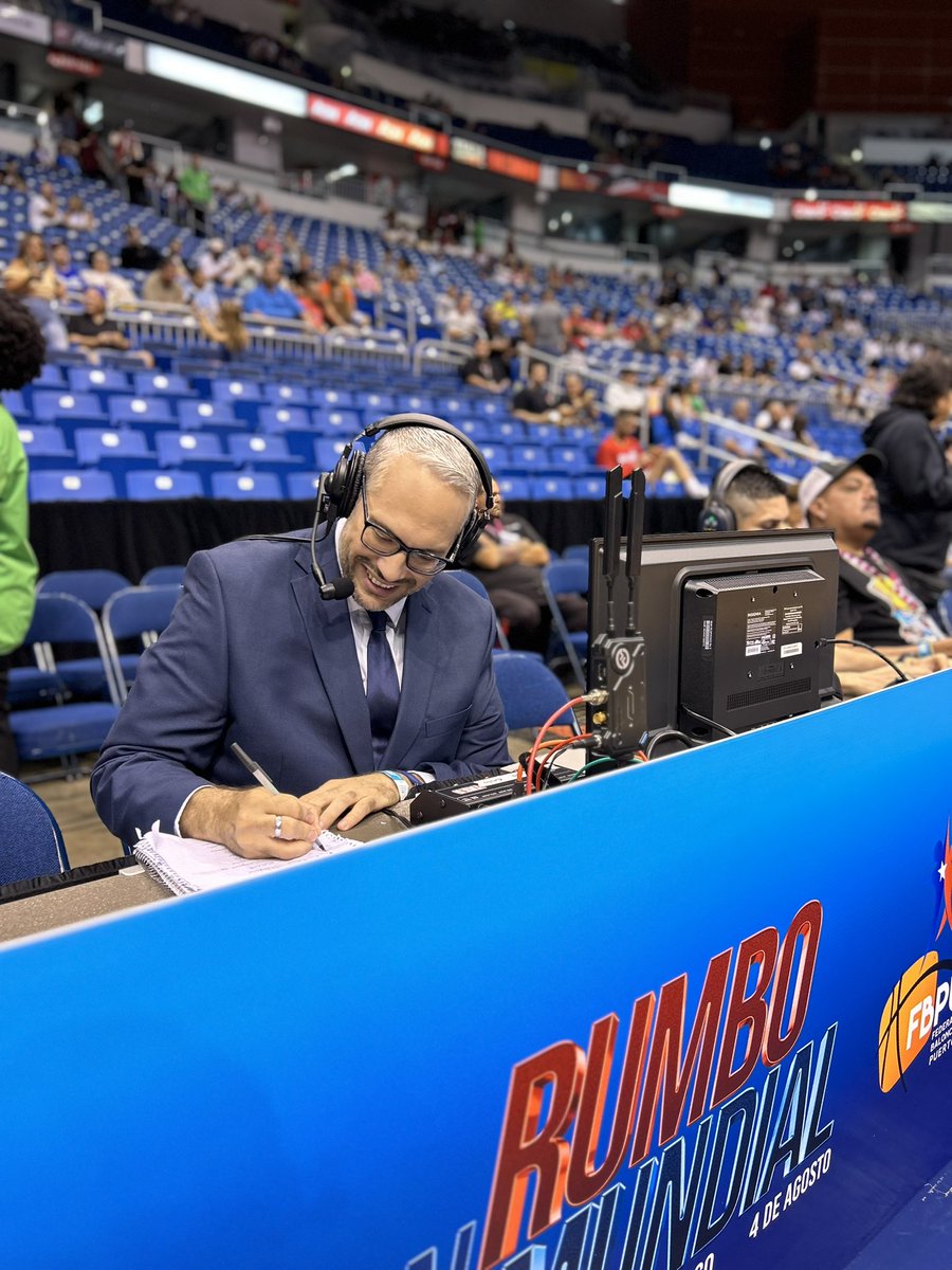 donemilio_pr's tweet photo. Misión cumplida anoche en el Coliseo de Puerto Rico. Gracias a los miles y miles que nos sintonizaron por TV Dominicana 🇩🇴 , Wapa America 🇺🇸 y en 🇵🇷 por Wapa Deportes. #DiosEsBueno #SoyBendecido https://t.co/dUnCgQte7I