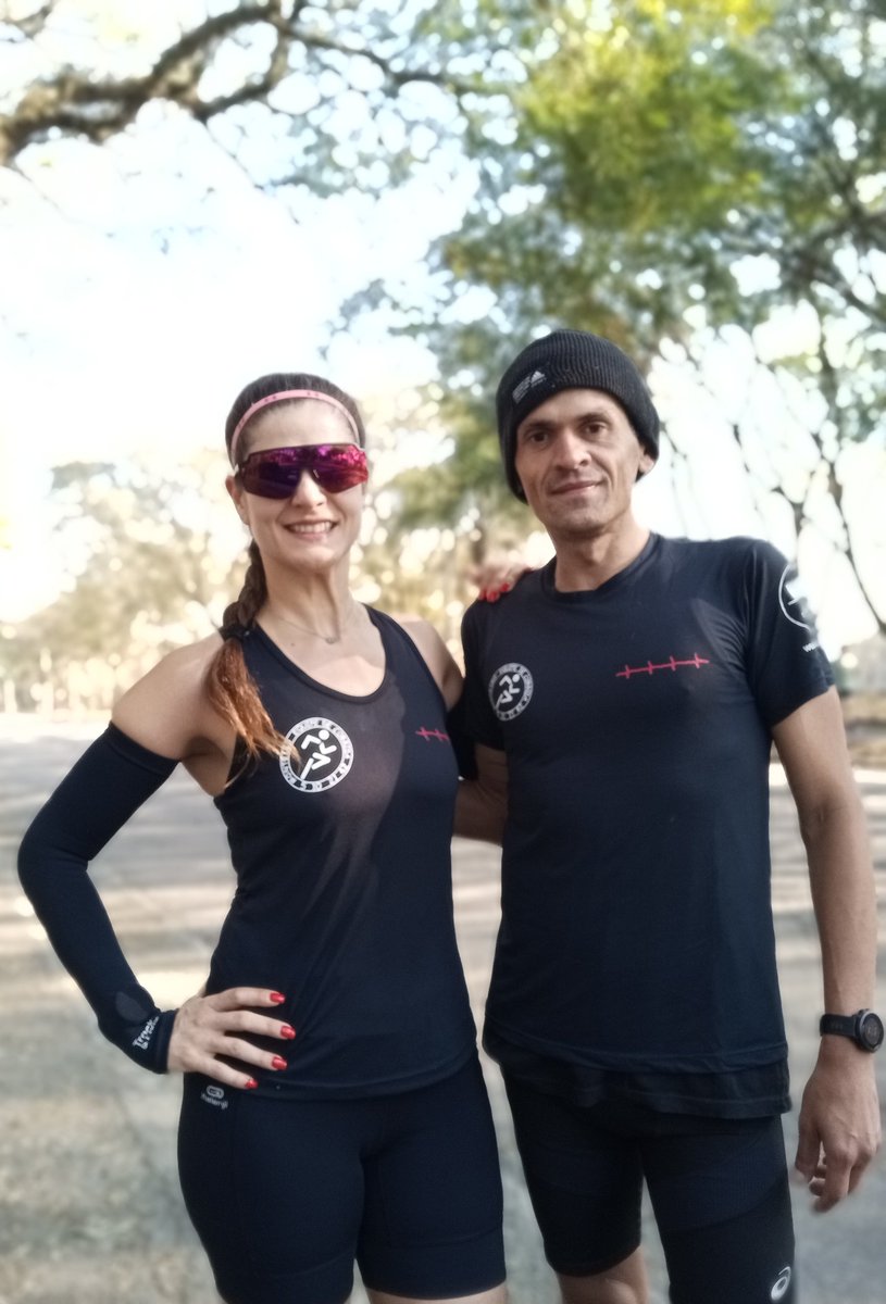 paulo_maratona's tweet photo. E hoje treinei ao lado da minha aluna Flávia, em seu treino de ritmo para meia maratona, na USP. #monteiroequipedecorrida #vdotcoach https://t.co/GkIC21rxa3