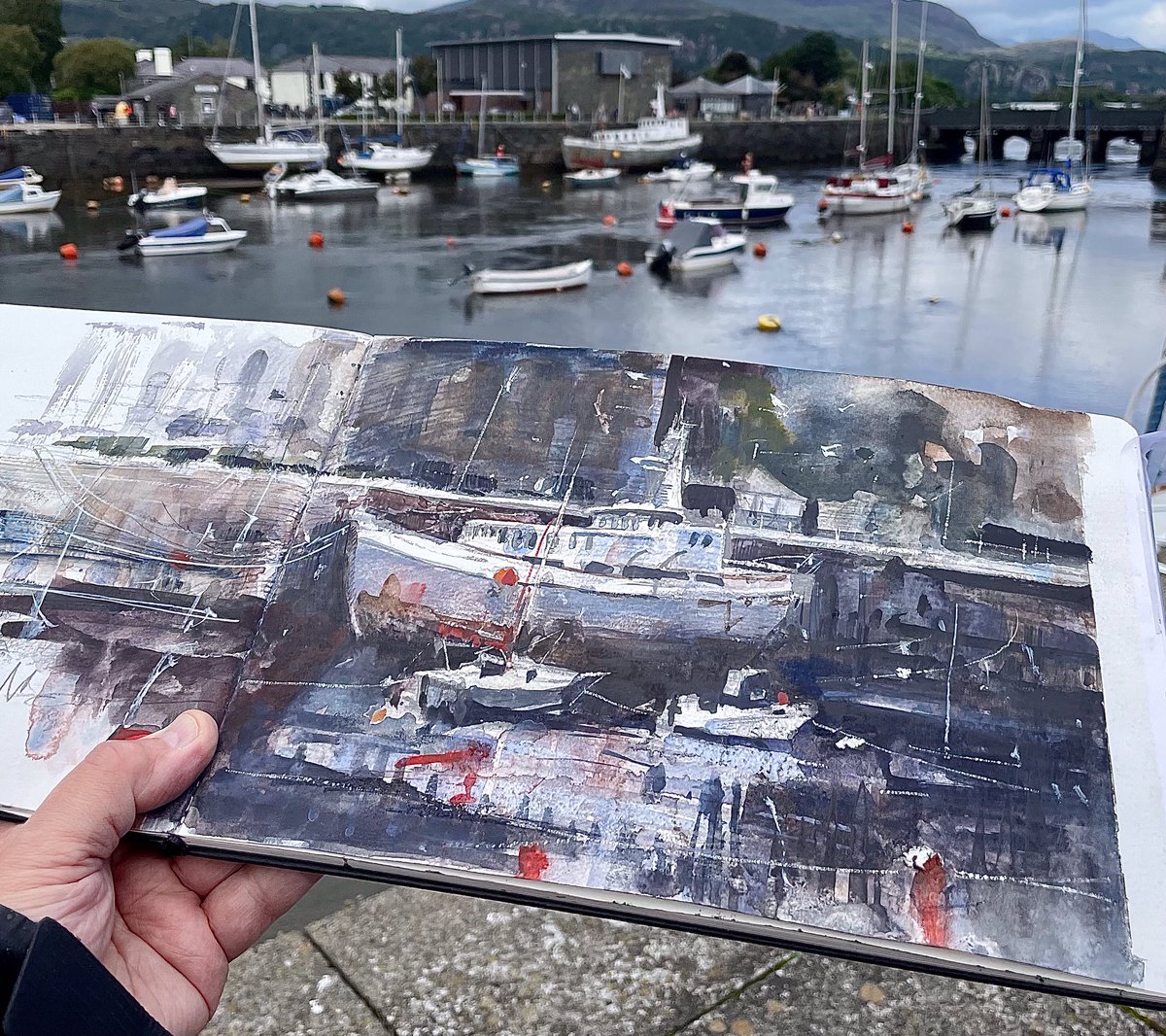 Despite today’s rain I did a little more on the watercolour sketch in my moleskine this afternoon here in Porthmadog. Good to see Beverley still floating. #moleskine #pleinair #watercolour #porthmadog