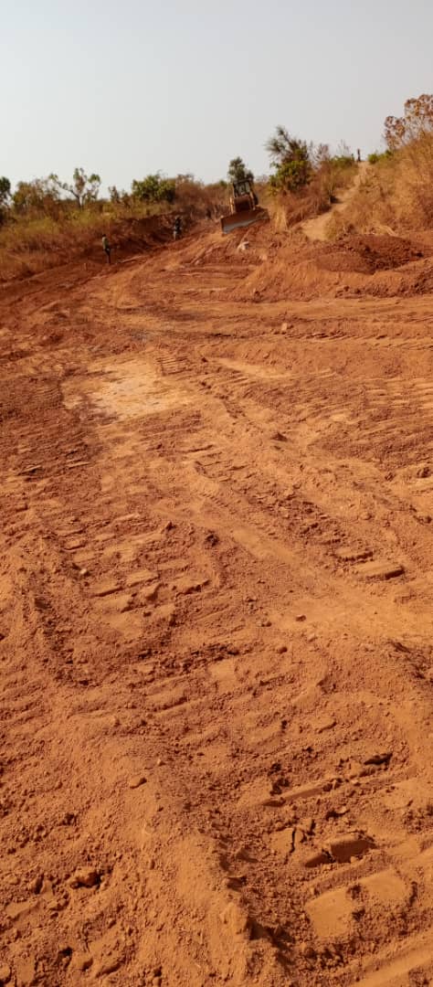 DuLomami's tweet photo. FLASH: HAUT-LOMAMI 
DÉBUT DES TRAVAUX DE ĹA RÉHABILITATION DE LA NATIONALE NUMÉRO 1 TRONÇON LUBUDI-MUKULAKULU 
la Population du Haut-Lomami remercie infiniment le Chef de l'Etat Félix ANTOINE TSHISEKEDI et la Cheffe de l'Exécutif Provincial Dr YUMBAKALENGAMUSHIMBI Isabelle. https://t.co/NUPmktAp2b