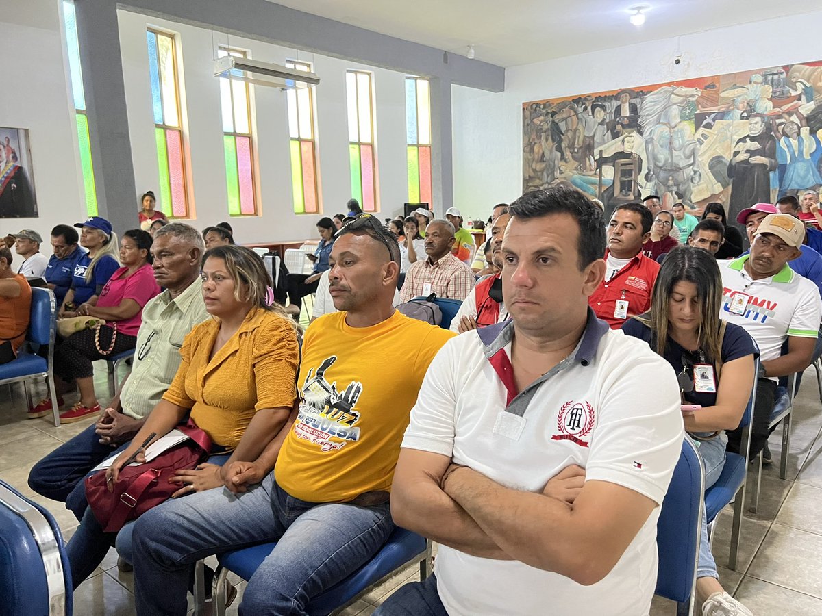 Minpescave2's tweet photo. Por órdenes del pdte. @nicolasmaduro, el @GobDVenezuela, @minpescave2 y @JoseGVielmaMora representante ante la @Asamblea_Ven debaten con los Conppa en #Portuguesa propuestas que sustenten las bases de la Reforma Ley de Pesca y Acuicultura 

@jcloyo
#LasSancionesNoSonUnJuego https://t.co/qvOmEFJxjW