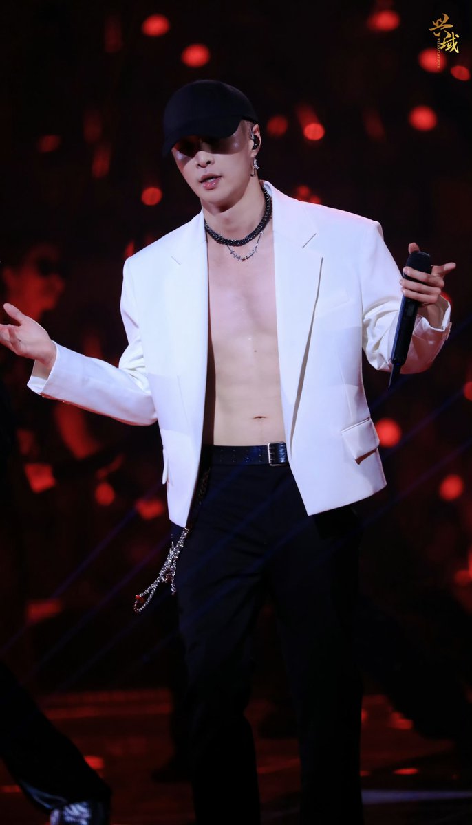 xifim_'s tweet photo. @layzhang @lay_studio لو بيدي أنزل كل شي شفته من الحفل ! بس بختار كذا صور حبيتها للآن 🔥💜
#LayGrandLine
#LAY_GRANDLINE2023
#GRANDLINE2dot5inSZ
@layzhang https://t.co/dZRraxc1Hr