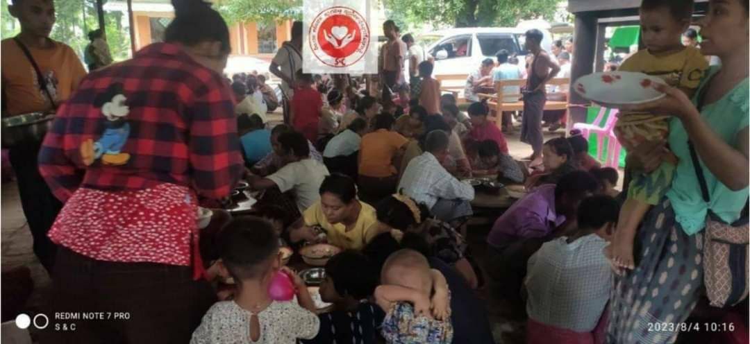 mcube_mcube's tweet photo. SAC troops bombarded and then set fire to 6 civilian houses in Kyawzeyar village, Sagaing tsp, Sagaing division on 31st July. They also robbed the valuable things in Selpinsu village, Pakokku tsp. 

#AcceptNUGRejectMilitary #WhatsHappeningInMyanmar #2023Aug5Coup https://t.co/wyn3QC6b8h