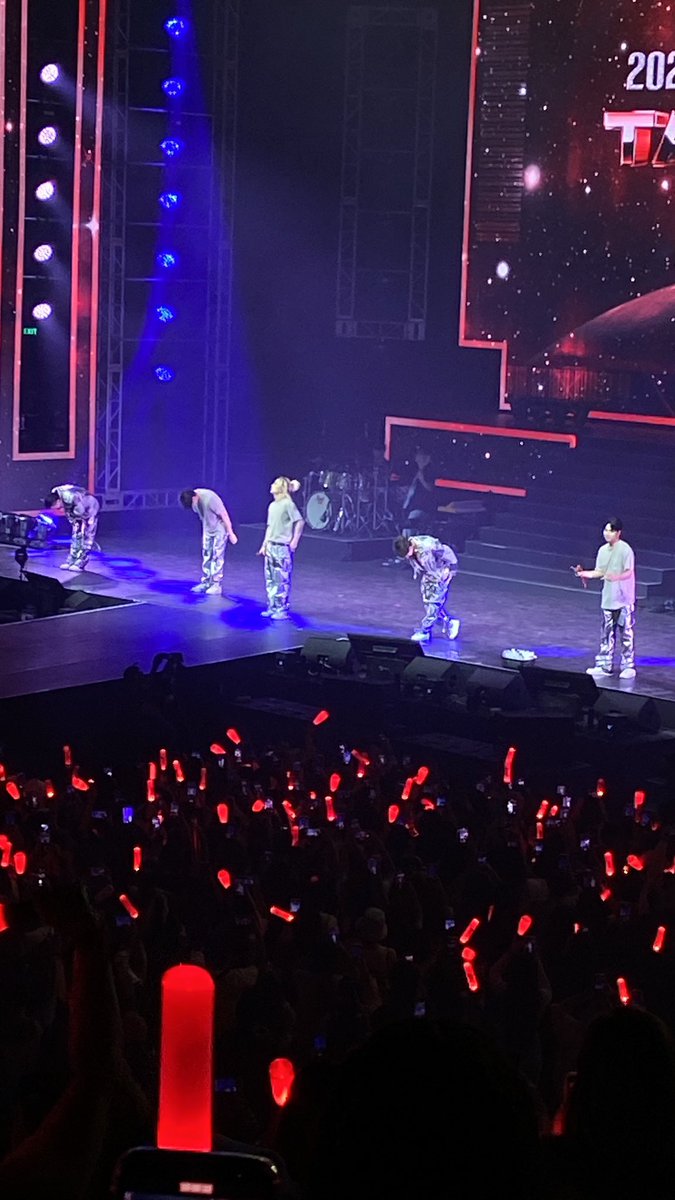 5sehunbin's tweet photo. another best night w/ my iKON! thank you again sooooo much ㅠㅠ 
#iKONInMANILA2023 https://t.co/qzVoc6Zrw7