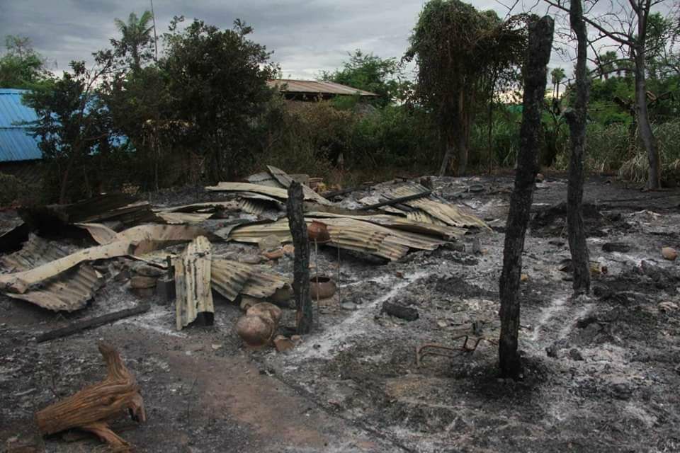 mcube_mcube's tweet photo. SAC troops bombarded and then set fire to 6 civilian houses in Kyawzeyar village, Sagaing tsp, Sagaing division on 31st July. They also robbed the valuable things in Selpinsu village, Pakokku tsp. 

#AcceptNUGRejectMilitary #WhatsHappeningInMyanmar #2023Aug5Coup https://t.co/wyn3QC6b8h