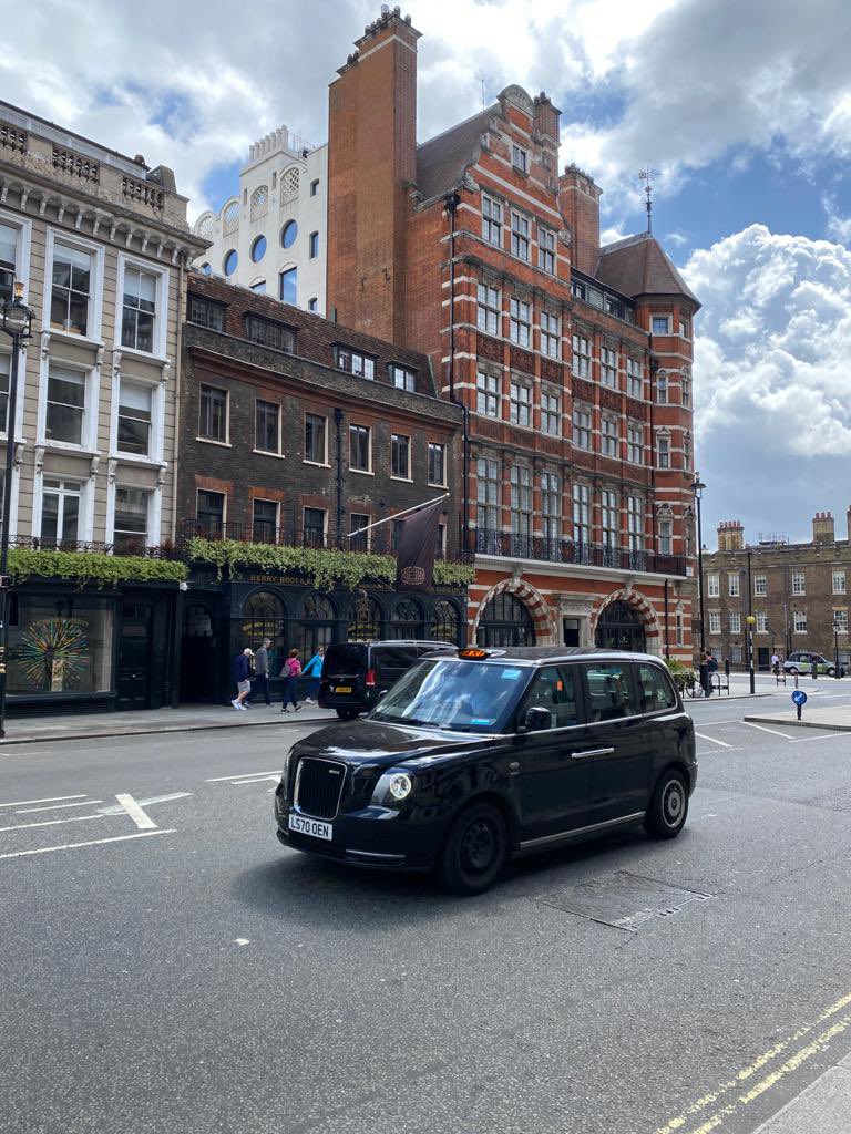 D_Fontignies's tweet photo. Typical London https://t.co/hbsSGkRBy6