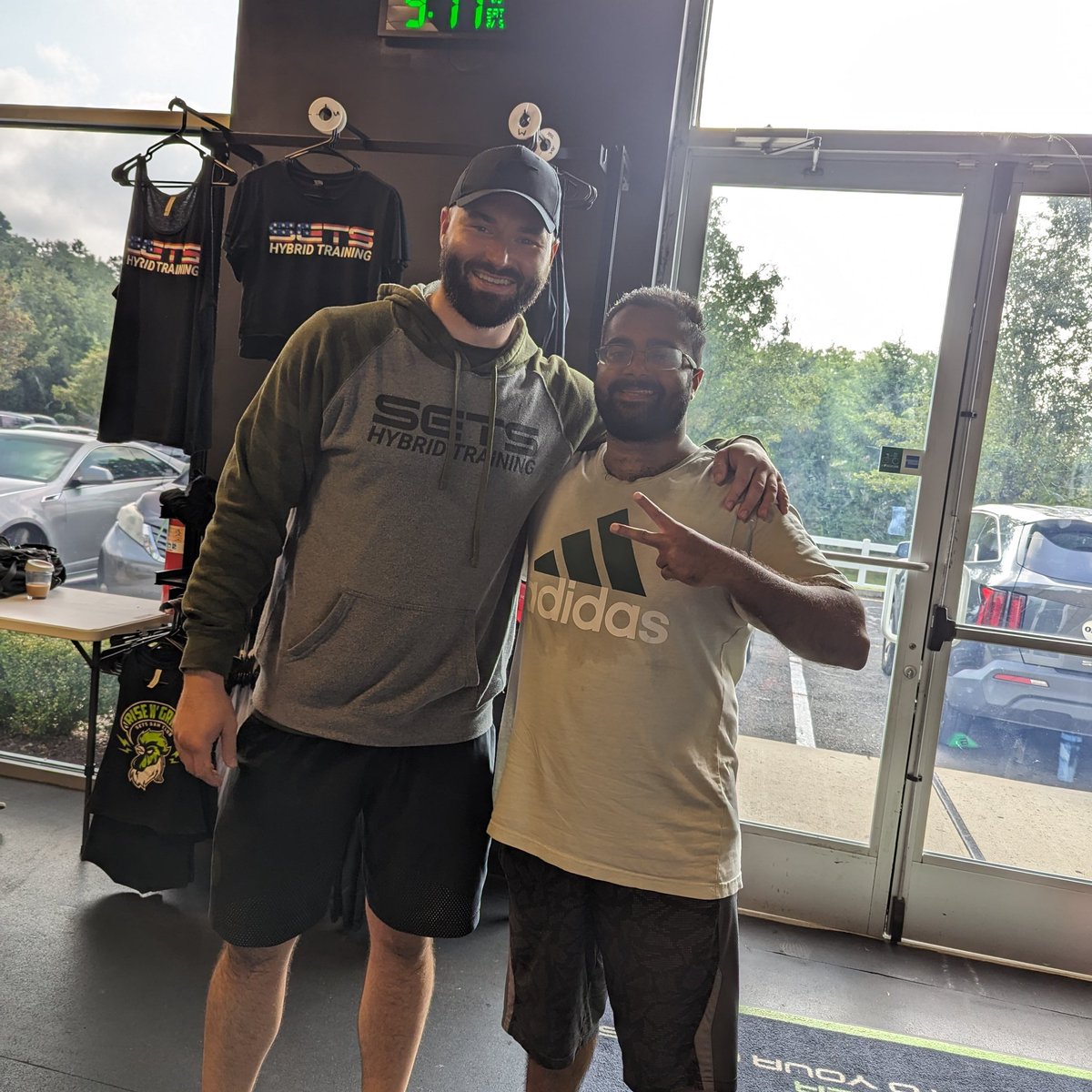 NRMedia50's tweet photo. Photo Credit 📹 Erica Disney 
Look who made an appearance at Sets Jackson today, our good friend and coach Kevin Smith, it was awesome seeing you bro after a while and keep up the great work with Sets in Tennessee @AmyTrask💯👍💪🔥🔥🔥🐐🐐🐐 #SetsBuilt #NRMedia https://t.co/p4cb0hmU9O