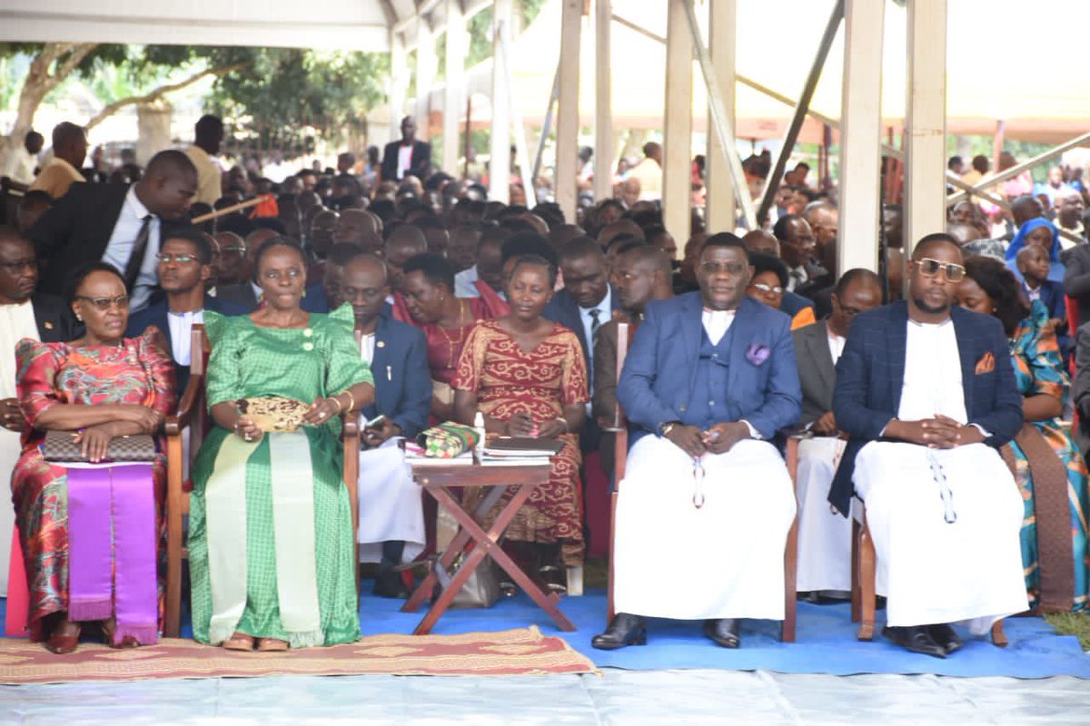 cpmayiga's tweet photo. Njozaayoza Omusumba Lawrence Mukasa Lutwama atuuziddwa ng’Omusumba w’e Kasana-Luweero olwa leero. Tukwagaliza obuweereza obujjudde ebibala. Tumusuubiza enkolagana ennungi, eneereetera Bannabulemeezi ne Bannabuluuli (ekitundu ky’atwala) enkulaakulana mu by’omwoyo n’eby’omubiri. https://t.co/RvccUXnK4P