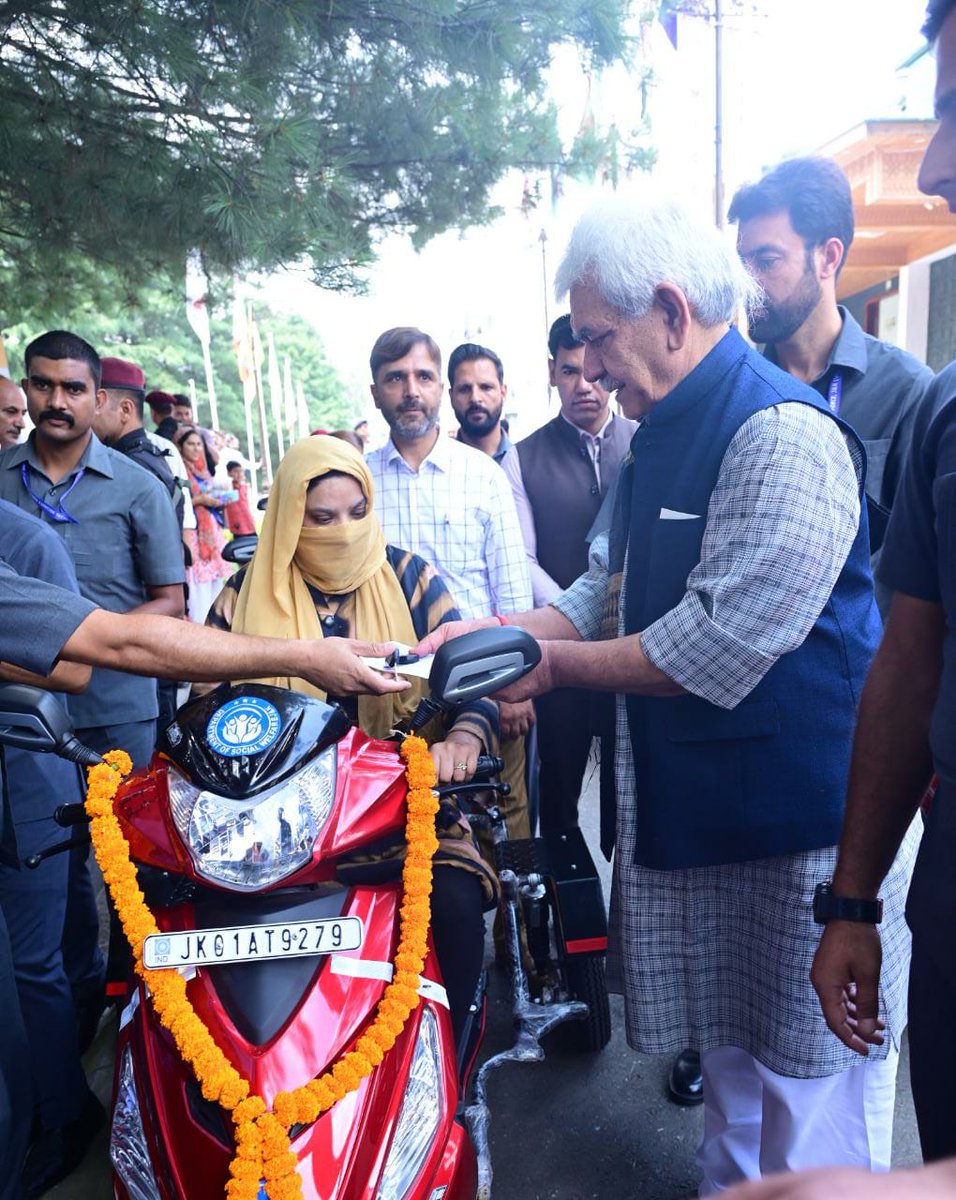 KashmirAhead's tweet photo. J&K Lt Governor Shri @manojsinha_ hands-over appointment letters to Anganwadi Sanginis & Sahayikas; specially-fitted 2832 scooty’s to persons with disabilities.
#Article370 #370OutVikasIn #Kashmir4Development #Kashmir https://t.co/yXVSExSzqT