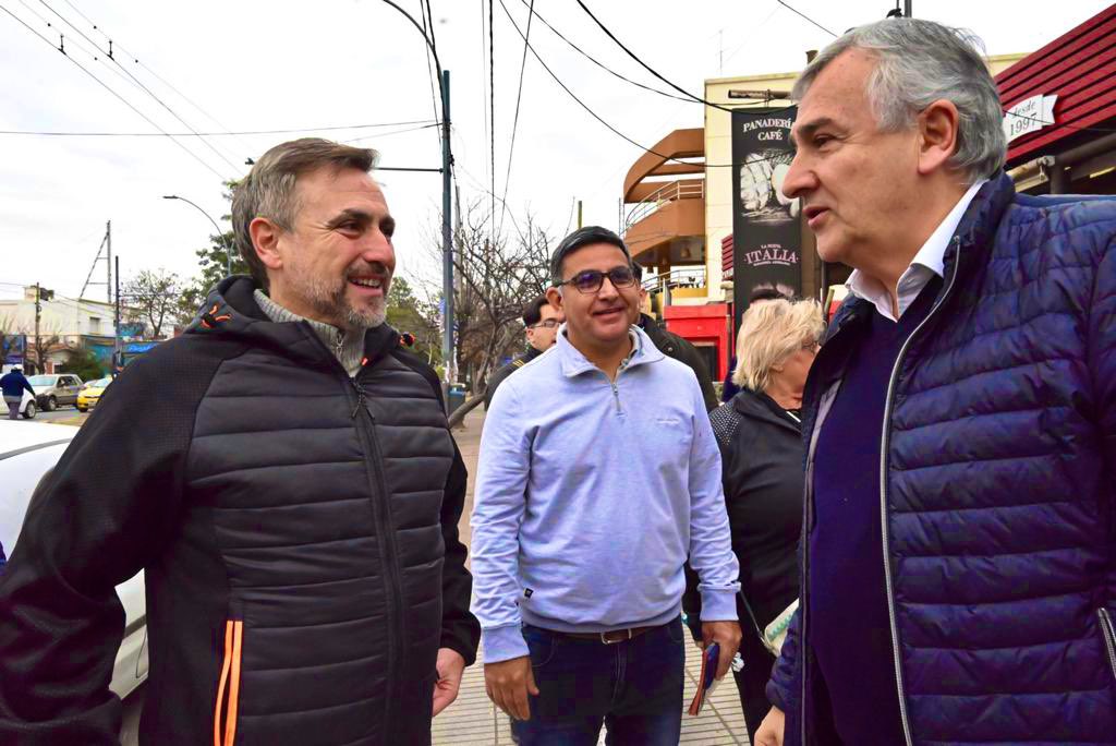 ramonjmestre's tweet photo. Nada mejor que estar cerca, escuchar e interpretar lo que necesita la Argentina a través de su gente. Gracias @GerardoMorales por venir tantas veces a Córdoba; por asumir este desafío; por representarnos y por trabajar tanto para llevar adelante el cambio de nuestras vidas. https://t.co/NruSpfeAWA
