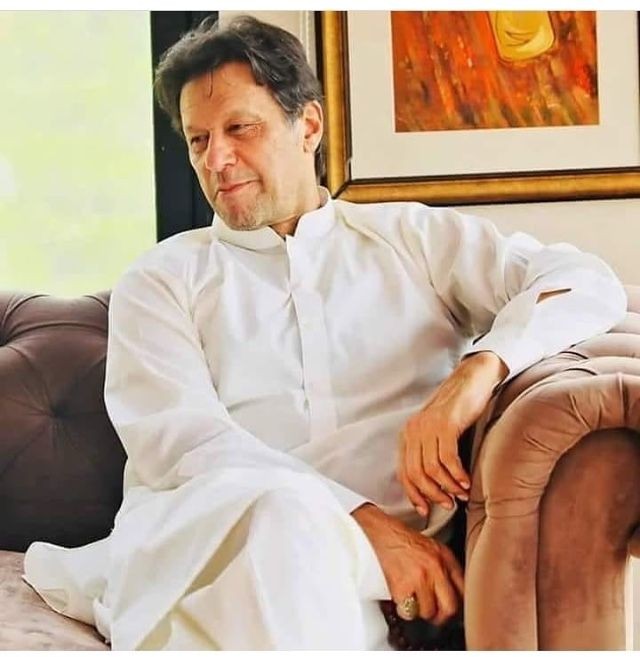 E_M_AA_N's tweet image. کچھ اور بڑھ گئے ہیں اندھیرے تو کیا ہوا
مایوس تو نہیں ہیں طلوعِ سحر سے ہم۔۔۔
Ik will be back in Sha ALLAH ❤️
#BehindYouSkipperAlways
#عمران_تمہارے_ساتھ_رہیں_گے