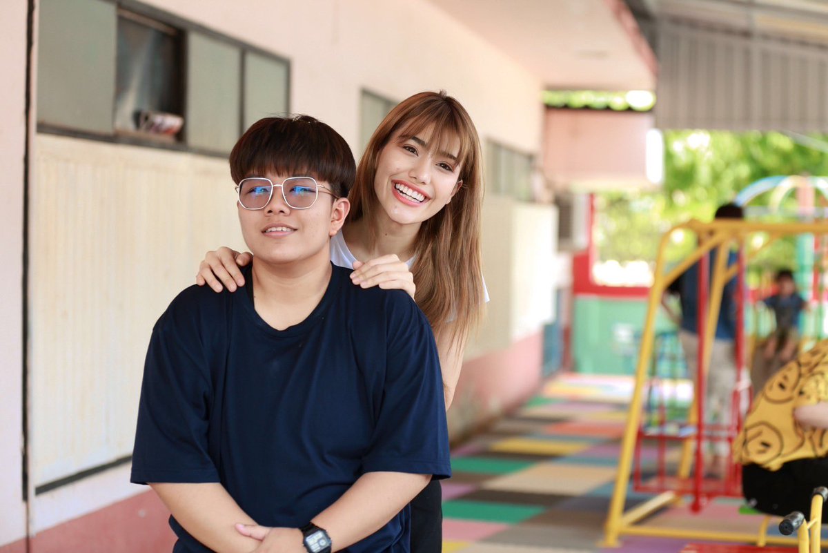 Jobjap_12's tweet image. เจอหนูดีครั้งแรก…….🌼
ทัชใจสุดๆ ตอนหนูดีพูดว่า 
หนูจำได้ พี่จ๊อบแจ๊ป แล้วน้องก็กอด 🥺
คือมันแบบ มันพูดไม่ถูกอะ  🤍🌼 
แต่จะบอกว่ารักหนูดีนะ รักเพิ่มขึ้นทุกวันเลย 
#หนูดีอรปรียา   
@Nesamahmoodii