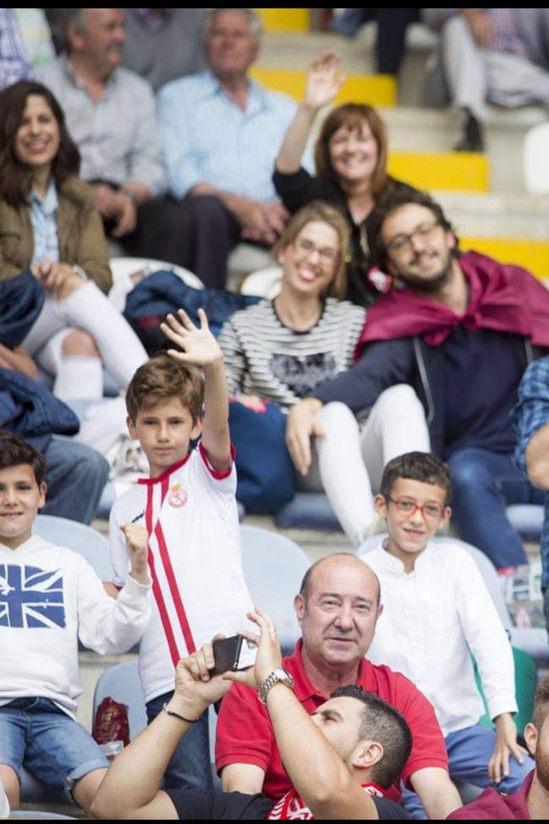Davizon's tweet photo. Felices 100 años @CyDLeonesa 👌👌
Gracias por tantos y buenos recuerdos, amigos y sobre todo ilusiones!! https://t.co/Tj7a4SHKnq