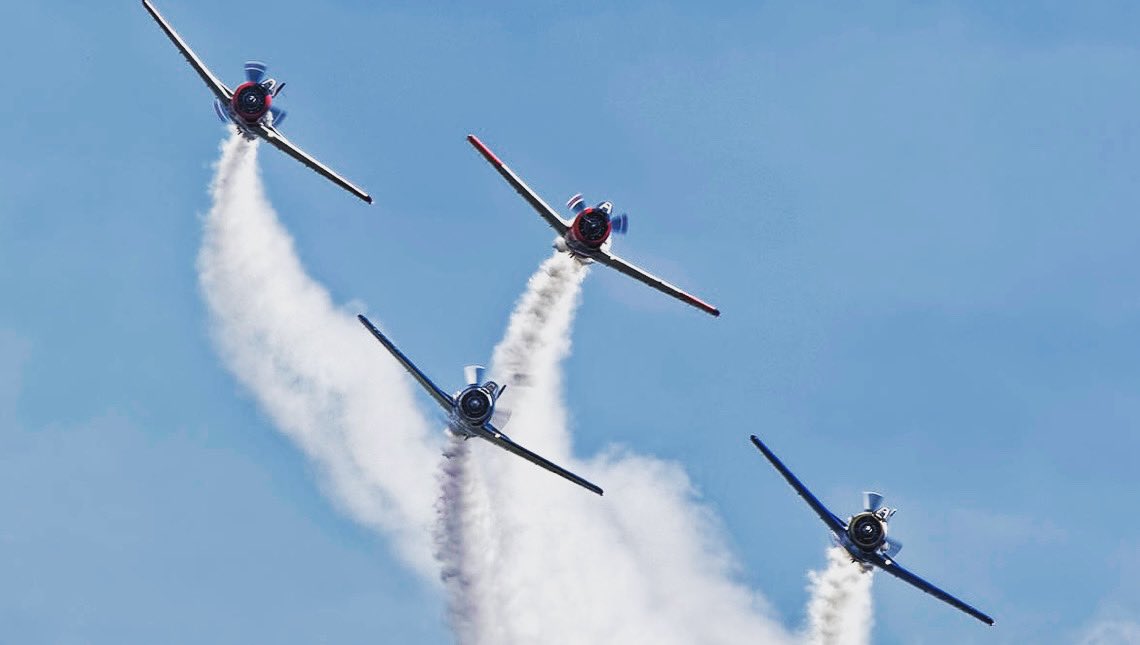 It’s time to bring the THUNDER of the T-28 Trojan to the shore of Lake Michigan for the Gary Air Show! 

#garyairshow #airshow #warbirds #t28trojan