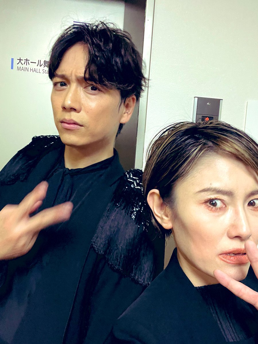 yukolin78's tweet photo. 山崎育三郎さんツアー担当6公演終演‼️音楽して喋って笑って最後は泣いて今日は康兵さんとアドリブ連弾😂私達が自由だと喜ぶ王子。それは彼が真の音楽家だから。いくともさん大好きです❤️明日8/6甲子園開会式で育三郎さんが歌うので本日リハでオケとサプライズしました❣️全ての詳細は後日Instagramで！ https://t.co/2CygfAa5qJ