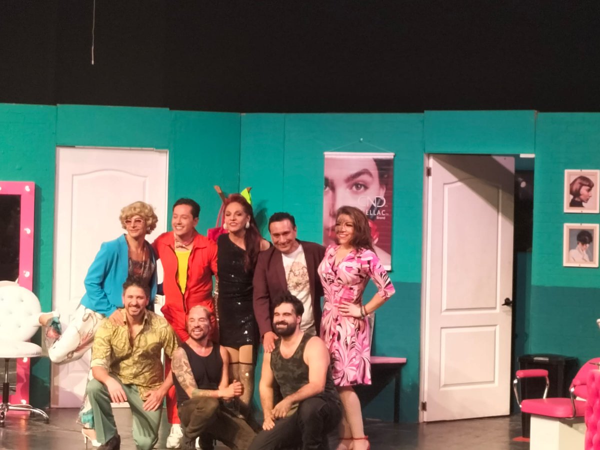 <a href="/LavarPeinarMx/">LAVAR, PEINAR Y ENTERRAR MX</a> @nodigamosmas <a href="/TeatroXola/">TEATRO XOLA</a> <a href="/Ticketmaster_Me/">Ticketmaster México</a> <a href="/PilarBoliverJ/">Pilar Boliver</a> <a href="/JuanMaPina/">JuanMa Pina</a> <a href="/IgnacioSaucedo/">Ignacio Saucedo</a> <a href="/jcmdelcampo/">juan carlos martin d</a> <a href="/mexicantino/">Tomás Strasberg</a> <a href="/angiebauter/">Angélica Bauter</a> <a href="/robertowohlmuth/">Roberto Wohlmuth</a> Ayer estuve con mi esposa en tu obra de teatro,te quiero agradecer x el momento tan feliz que pasamos ,me saque los boletos en tu programa de radio,gracias en verdad te felicito por dar todo en el escenario un fuerte abrazo para ti, platanito y esmeralda su pograma ❤️