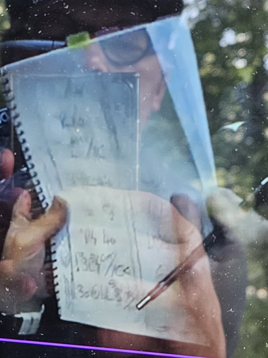 Osaako studio selittää, miksi Evansin kartturin nuottivihkoon on sivun keskelle piirretty pystyviivat? (Kuva) #mmralli