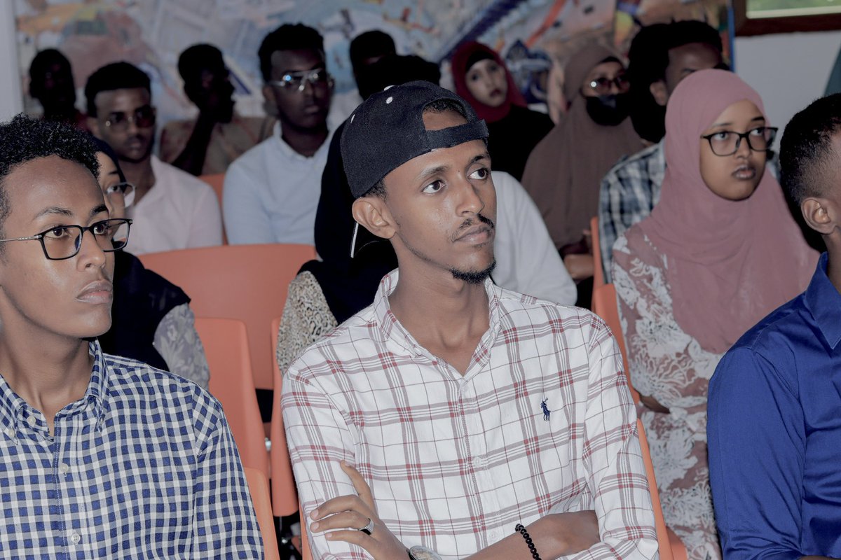 ICESomalia's tweet image. The first webinar of our #ClimateConversations series was a resounding success! 🌍 Renowned speaker @Rexmetsana2 led an enlightening session on "Understanding the science of climate change," empowering young people in Somalia and beyond to take climate action.