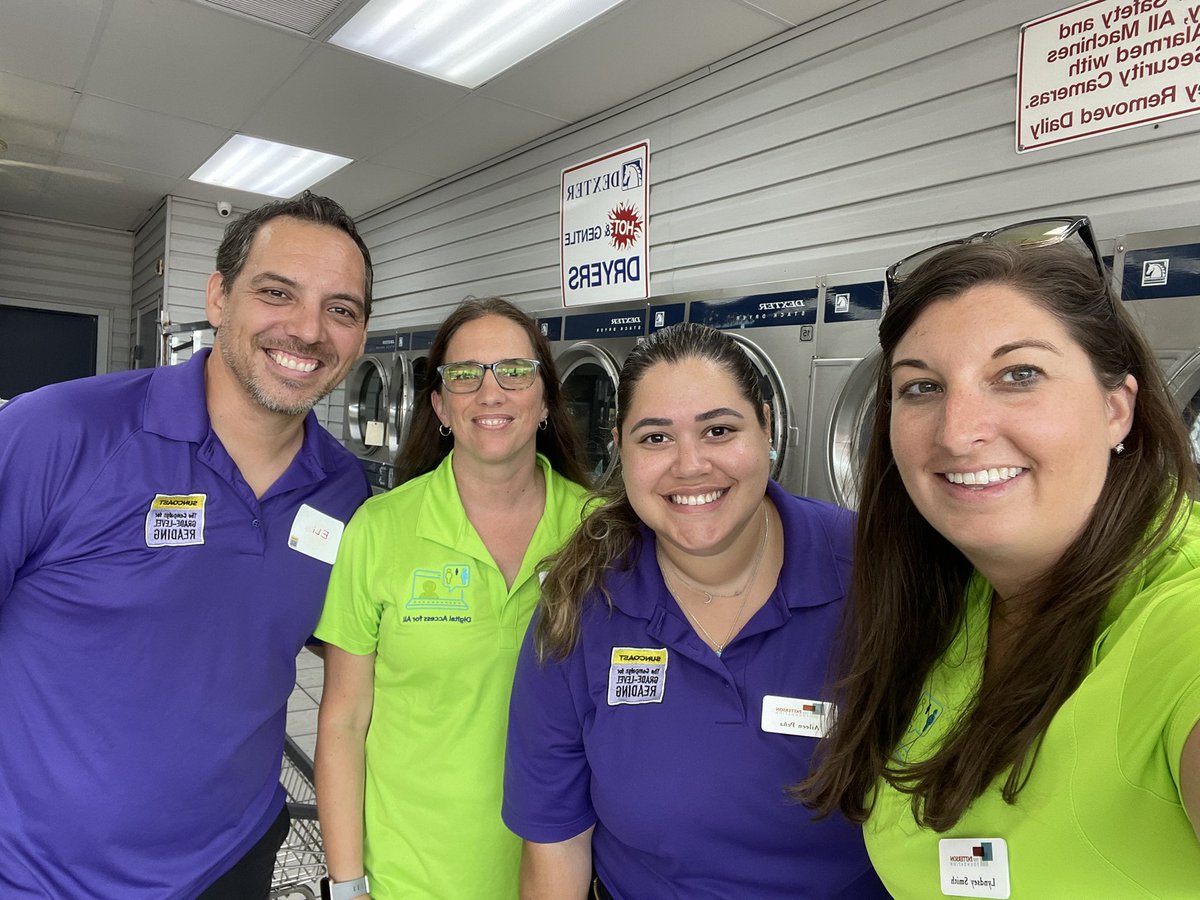 LSmithTPF's tweet photo. Pop Up Laundry Port Charlotte Super Matt! Come on down and get your laundry washed while seeing if you qualify for low cost internet all sponsored by @ThePattersonFdn 
💻🖥️🛜 👚👖
#digitalaccess4all
#ThePattersonFoundation 
#DigitalNavigators #popupneighbor #freelaundryday https://t.co/HpiuGpSzgv