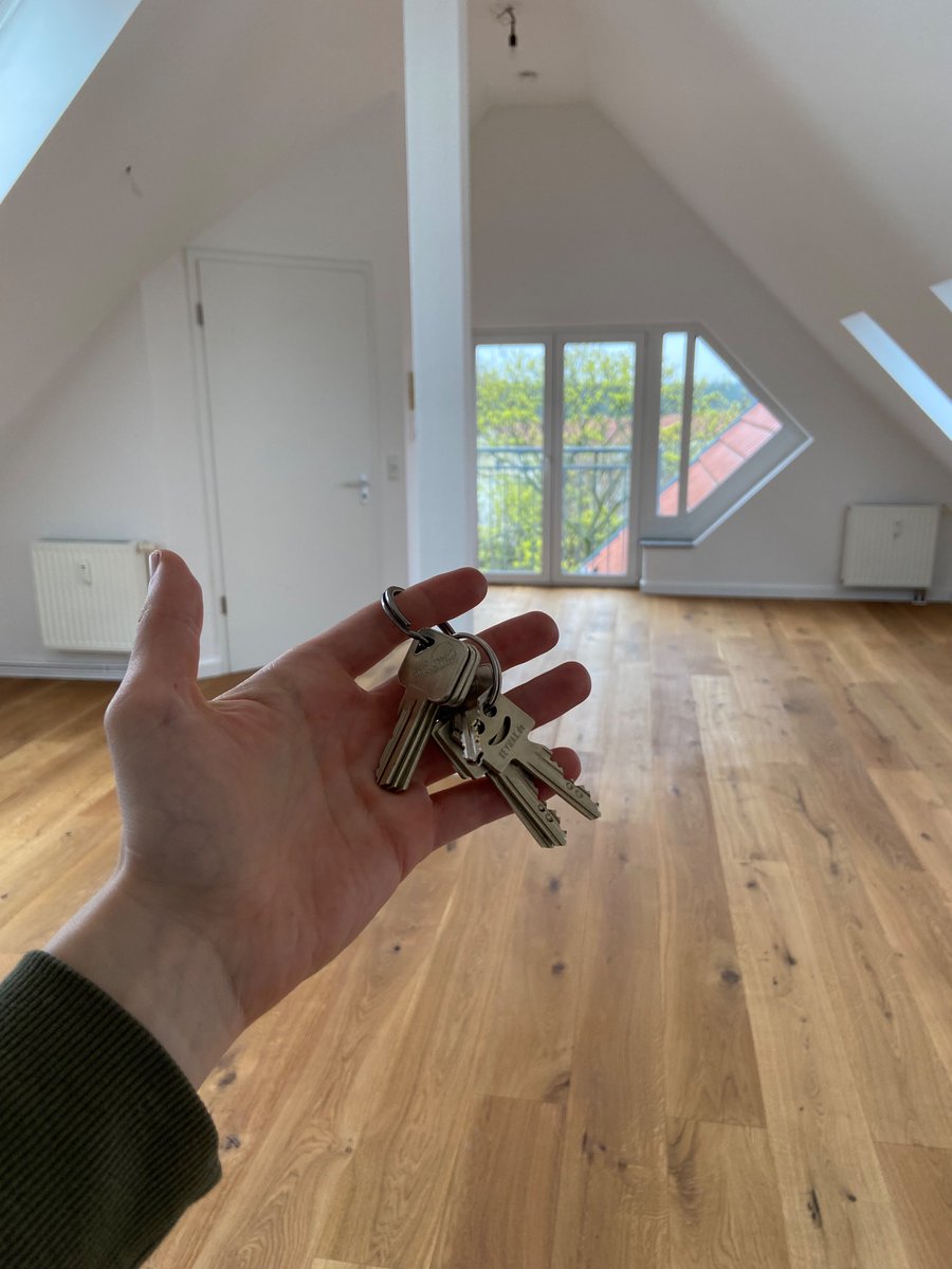 6 yrs ago my art was stolen by 1000s of online shops.

I tried to fight them but gave up.

2 yrs ago I started working with a law firm. 16 lawyers took down 2000+ shops &amp; recovered funds.

I just bought my own apartment with the money.

Artists: never 👏 give 👏 up 👏 fighting!👏