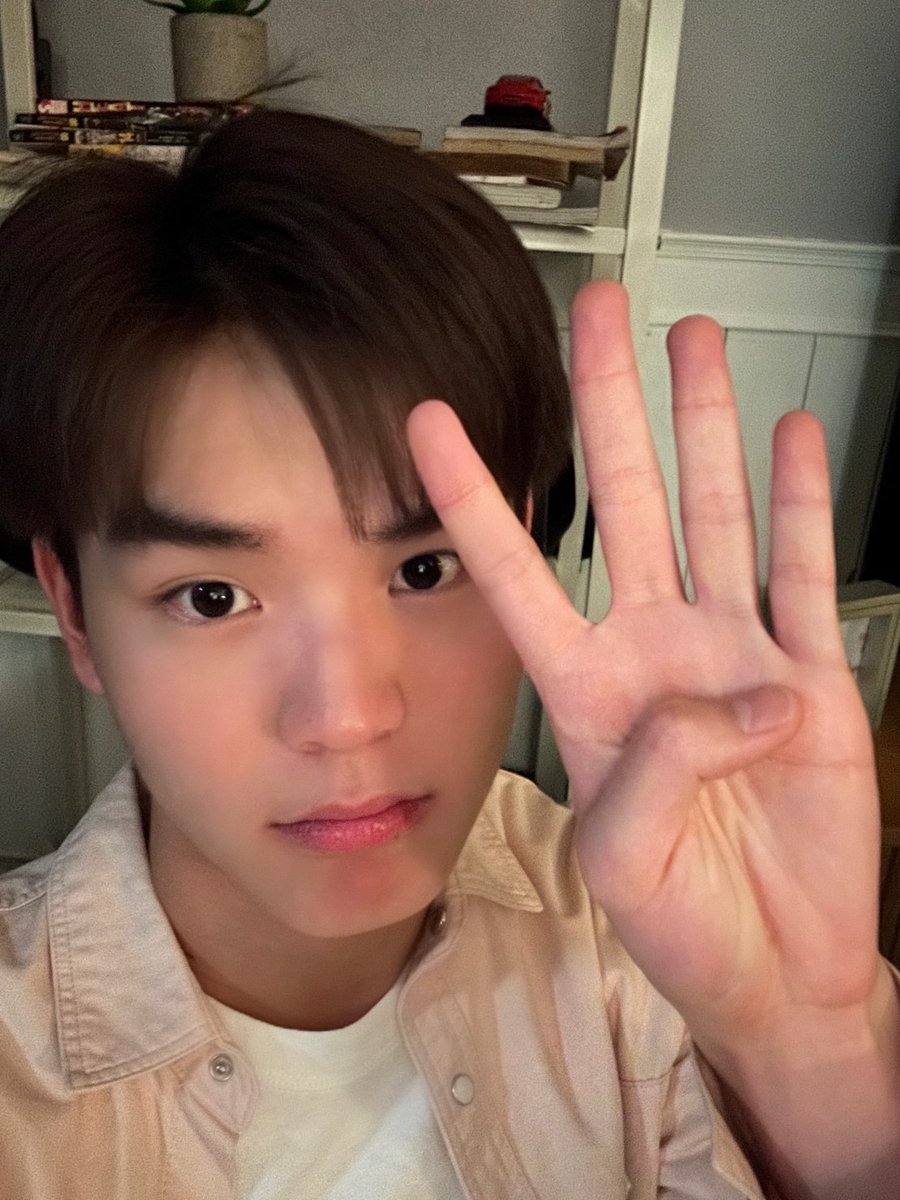 MchoiceTH's tweet photo. #พี่นักเลงที่รักQ14 เลิกกองแล้ววว
เอาภาพ คนหน้าดื้อ กับคนหน้าหล่อ มาฝากก่อนนอน คาแรคเตอร์ก็ชัดเกินนน 😆🤭 https://t.co/ZrZIasBtCT