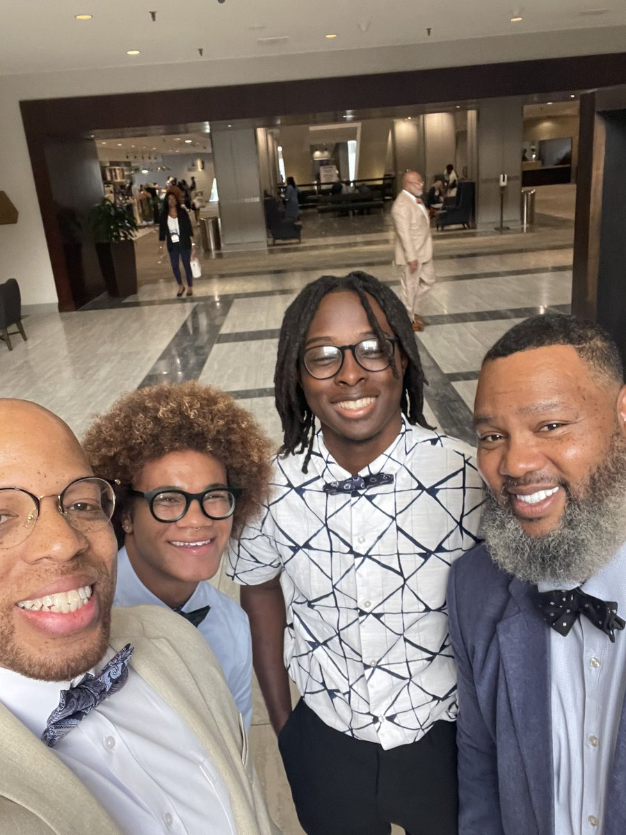 “Bowtie” session with fellow and future nurses… 👨🏽‍⚕️👨🏿‍⚕️👨🏾‍⚕️

#nbnationals #blackmalenurse #representationmatters