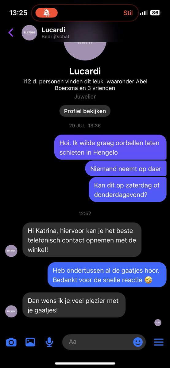 “Niemand neemt op daar”

“Je kan het beste telefonisch contact opnemen”

Ey welke kluns werkt daar bij <a href="/lucardi_/">Lucardi Juwelier</a> ?