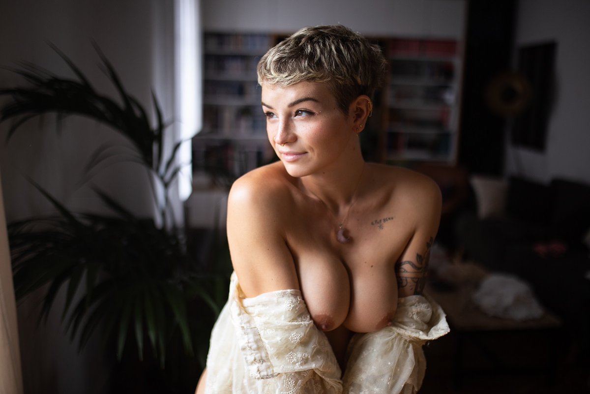 Modèle: <a href="/Emma_wizoutrule/">🏳️‍⚧️ Emma Vai 🌊</a>
📷: <a href="/reinhardt_pix/">Reinhardt S.</a>