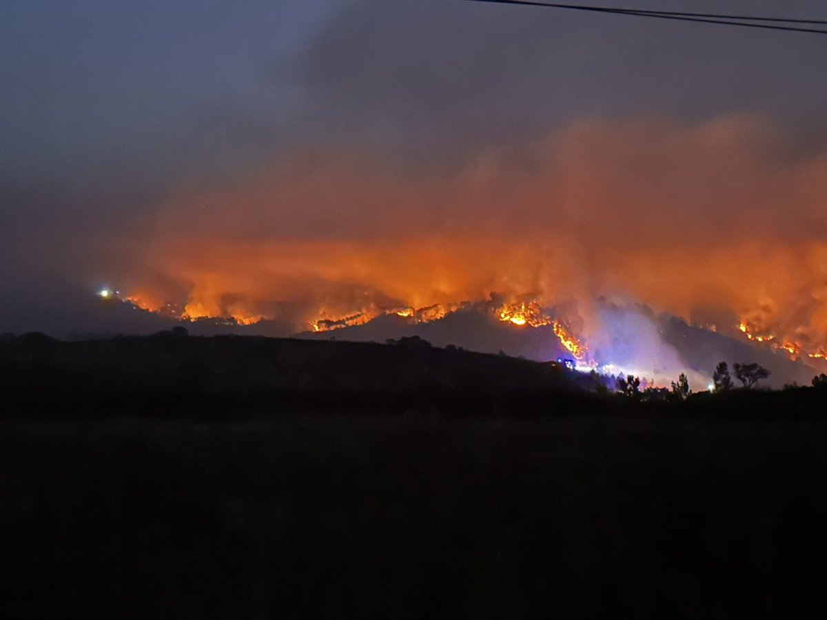 Customer_First_'s tweet image. #IROdemira Fire in S.Teotónio. Picture taken from N120 near Brejão junction