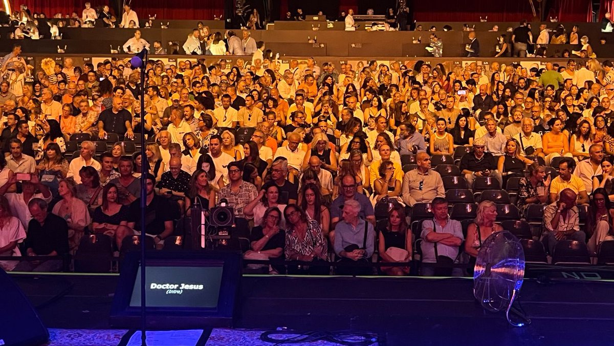 ZuccheroSugar's tweet photo. Non vediamo l’ora di salire sul palco dello Starlite di Marbella, in questo posto magico!

¡No vemos la hora de subir al escenario de Starlite de Marbella, en este lugar mágico!

#WorldWildTour #ZuccheroLive https://t.co/lO3iK0wYgg