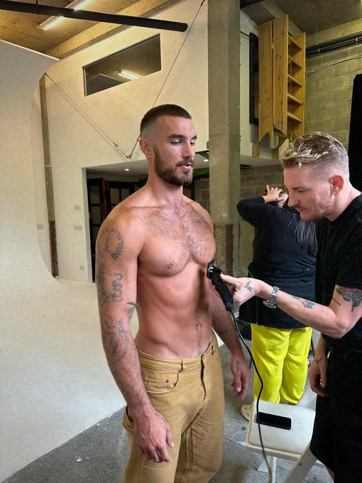 trim on set 📸📸 https://t.co/VjQEgtLoBT