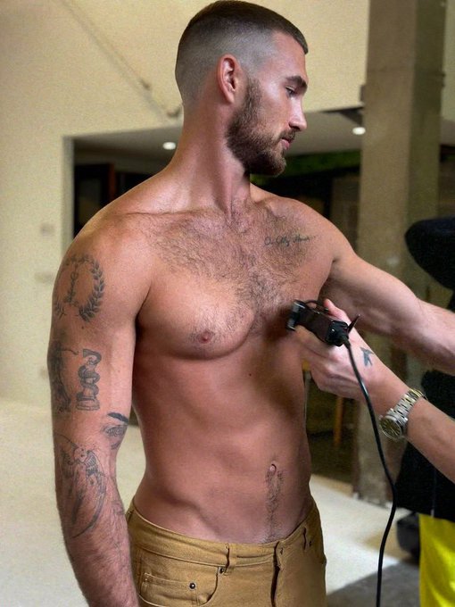 trim on set 📸📸 https://t.co/VjQEgtLoBT