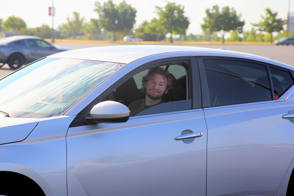 OU_HRL's tweet image. If you're arriving with two vehicles through our Move-In service, kindly ensure that the student is in the first vehicle. This will help us streamline the process and make the arrival smooth for everyone. 🚗 #OUMoveIn23 #OUQuickTips