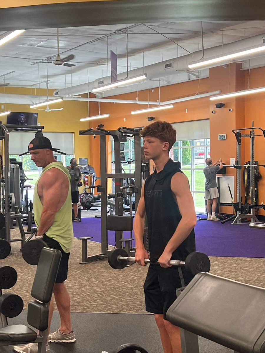 BallHawkTJB's tweet photo. Getting after it during the weekends too

Who’s got better arms dad or me?  I’m gonna catch you soon old man  🤪

#freshmanseason
#bethewhy
#Grinding 

@RidgeCatawba https://t.co/0DjbWeOdfQ