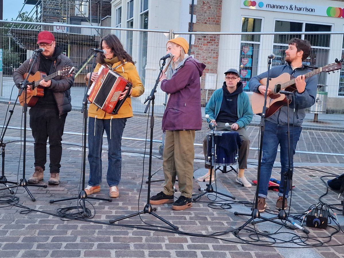 Nel Unlit playing <a href="/SIRF_Stockton/">Stockton International Riverside Festival (SIRF)</a> 
.....<a href="/Nelunlit/">Nel Unlit</a>