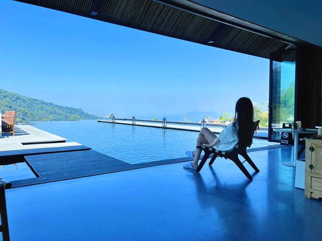 regiendrakece's tweet image. Relaxing together with a beautiful view🥰