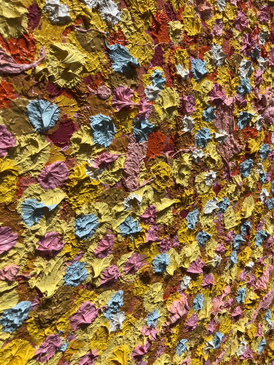 Andrew_Mitchell's tweet image. A great thing about being a Londoner in #thecurrency community is that I can share pictures of the latest @HENI releases with other members around the world - often taking live requests for close ups and using body parts for scale. Gets me out of the office at lunch too