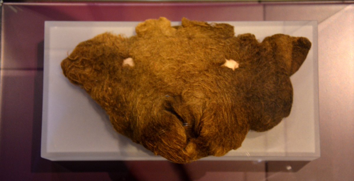 Sagnamadr's tweet photo. This felted wool mask was found in the Hedeby Harbour, and may have been used for one of these winter processions. https://t.co/HKREuWTaD5
