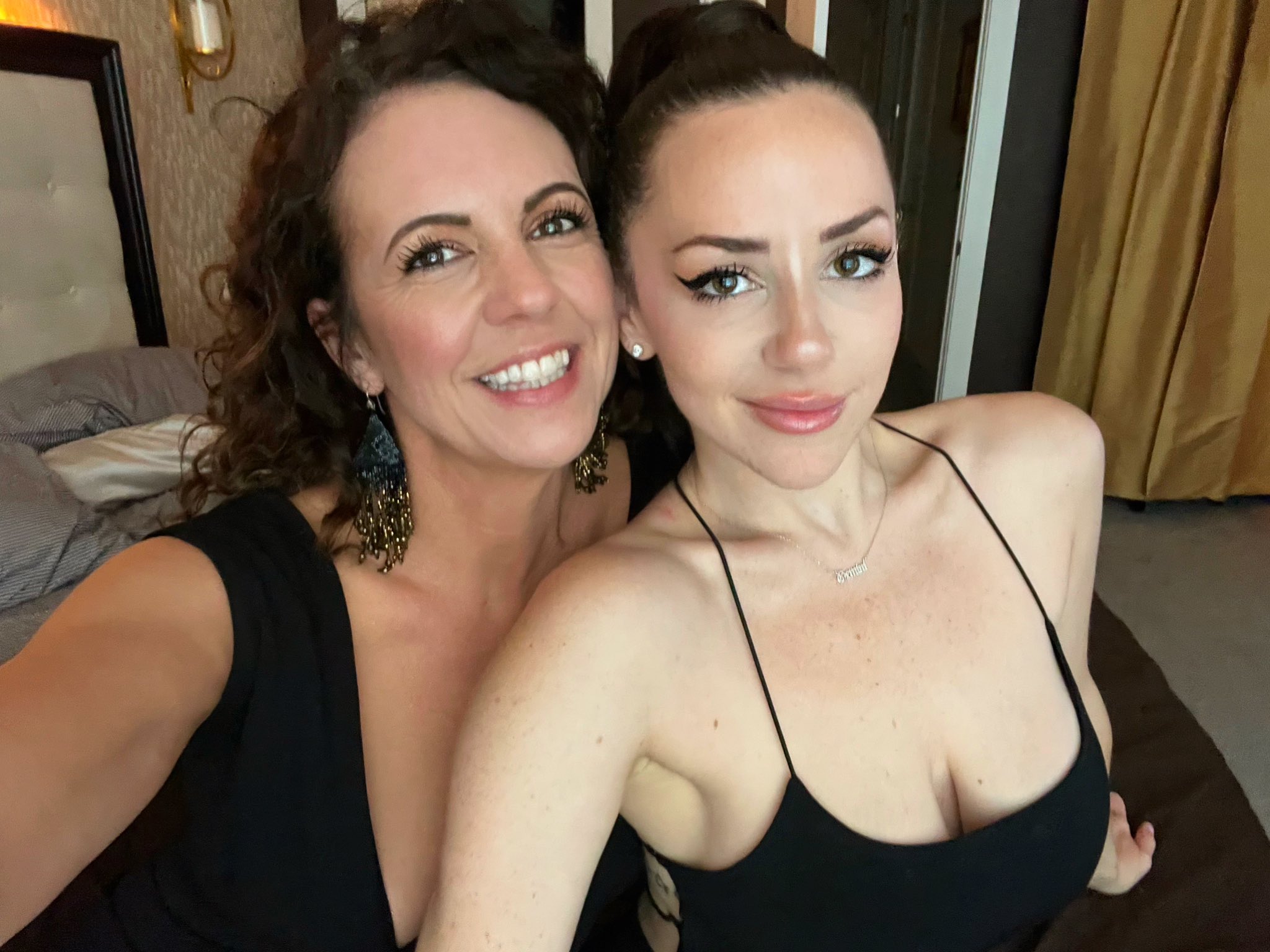 Savvy Star ⭐️ on X: Have you ever seen a sexier mother daughter duo like…  🫦😈 ooof! Just looking at her sometimes makes me wanna cum @yrfavemommy  t.coQu0E5OU96T  X