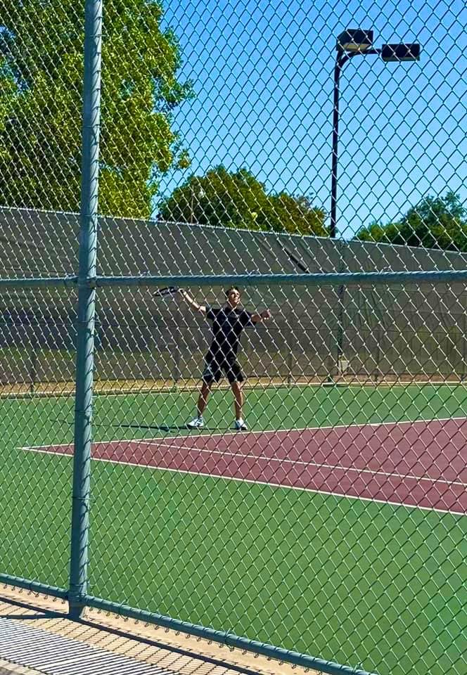 LauraBrast's tweet photo. Hayden’s first Varsity tennis doubles match didn’t end in a win but they’ll get it next time. 🎾🦁 #varsitytennis #sophmoreyear https://t.co/b3sWeG1SaX