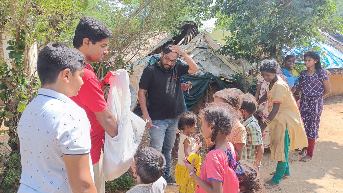 colouringlives's tweet photo. The coloring lives team contributed some play materials to the school children. We had some fun time playing and interacting with the children https://t.co/gCTuUb7EmC