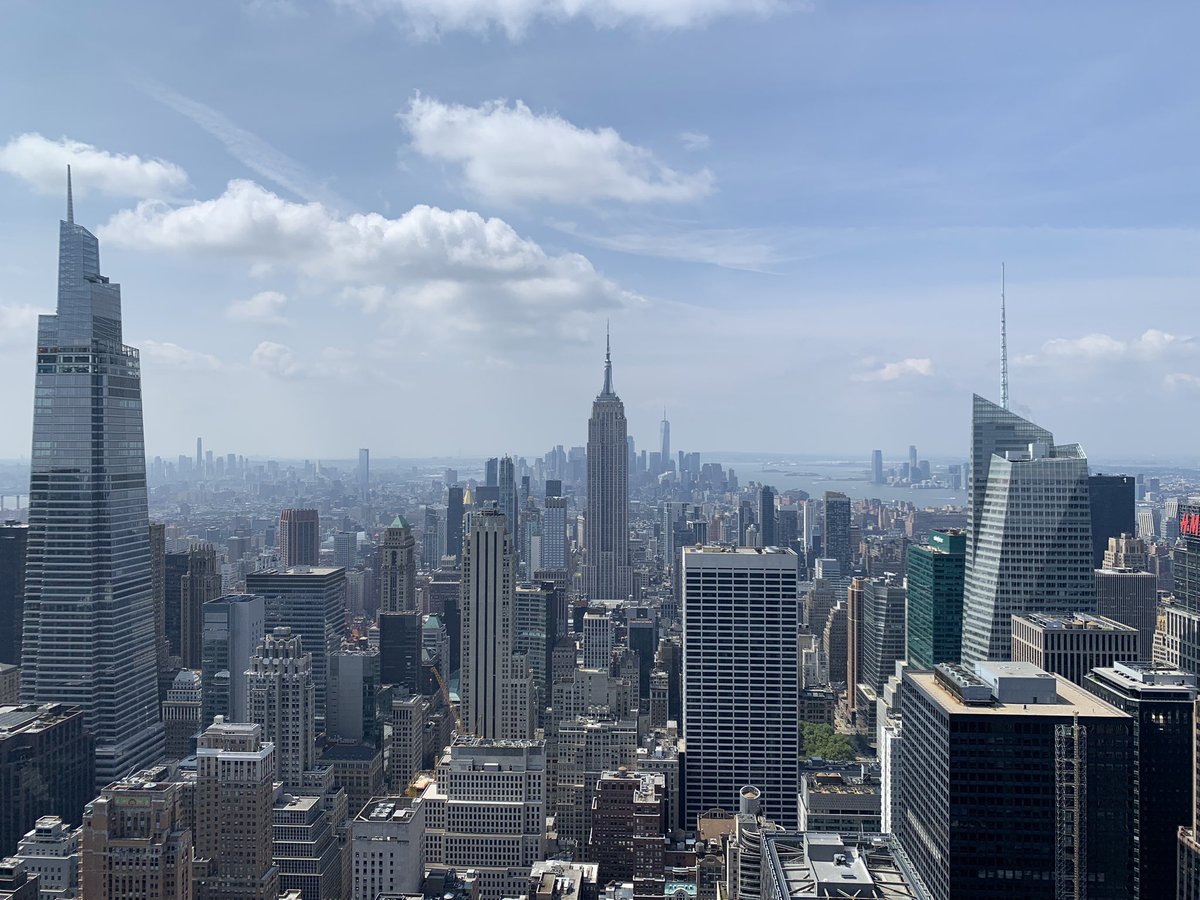 susan_soldier's tweet photo. Només pels murals de Josep Sert ja val la pena entrar al Rockefeller Center. Després, puges fins la 67 i…
#RockefellerCenter
#Topoftherock #JosepSert #NovaYork
#secondstop https://t.co/x3NaEph2WW