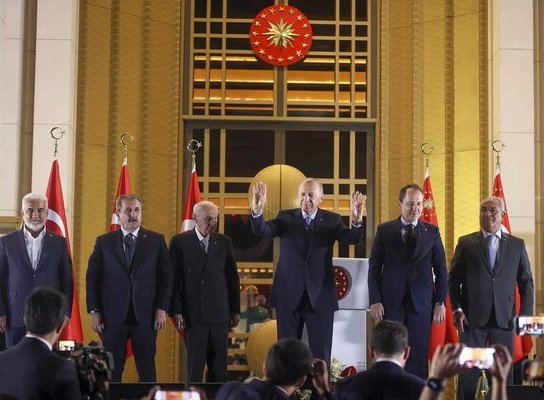 Devlet Bahçeli

Mustafa Destici

Fatih Erbakan

Önder Aksakal

Emekliler için haykırdı 
#Hükümetistifa