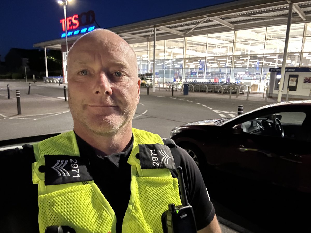 @GorseinonNPTSgt on patrol in Tesco Pontarddulais following recent ASB issues #keepingcommunitiessafe @SWPSwansea