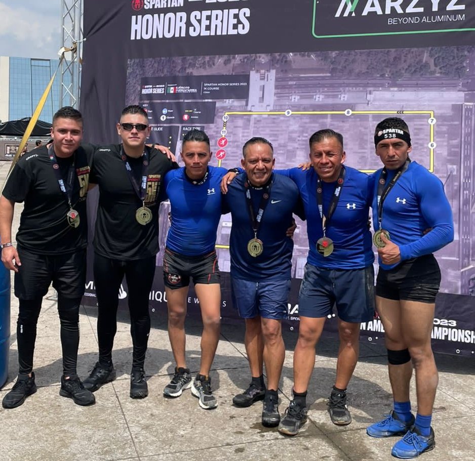 Alcala_ReyesE's tweet photo. La pasión por lo que haces,te hará comprender que los límites son mentales y te los pones tú...#EquipoSSEM 🚓

#SpartanRace Heróico Colegio Militar #CDMEX https://t.co/RAYrXDbBSA