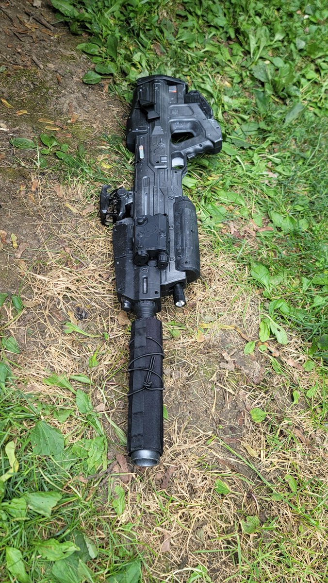 Mooreshots1's tweet photo. My custom nerf MA40 is finally finished! #halospotlight https://t.co/Q22ZjoriTL