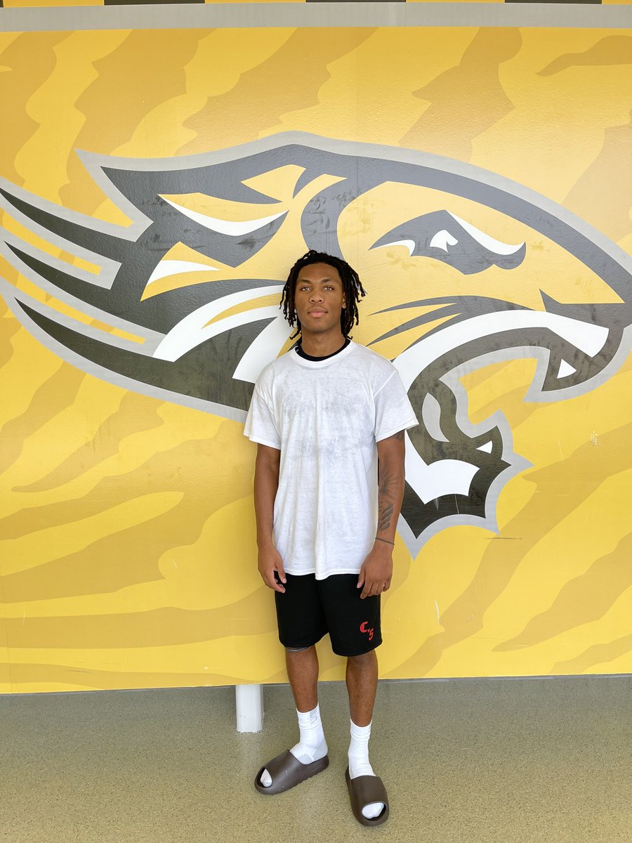 ReggieSeldenn's tweet photo. Thanks for the bump! @Towson_MBB
@CoachPatSkerry @chris_034
#beseennotfound #chasework https://t.co/ZJB2gcGrIv